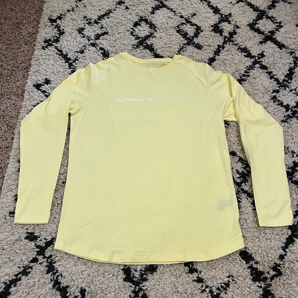 Men’s Alphalete active wear long sleeve shirt size L